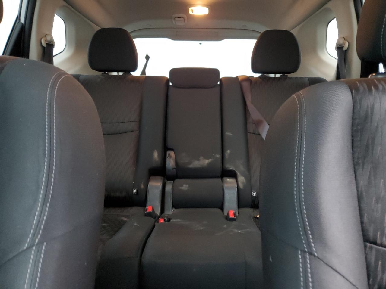 2018 Nissan Rogue - Image 10