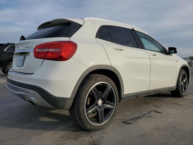 Parquets MERCEDES-BENZ GLA-CLASS 2015 Biały