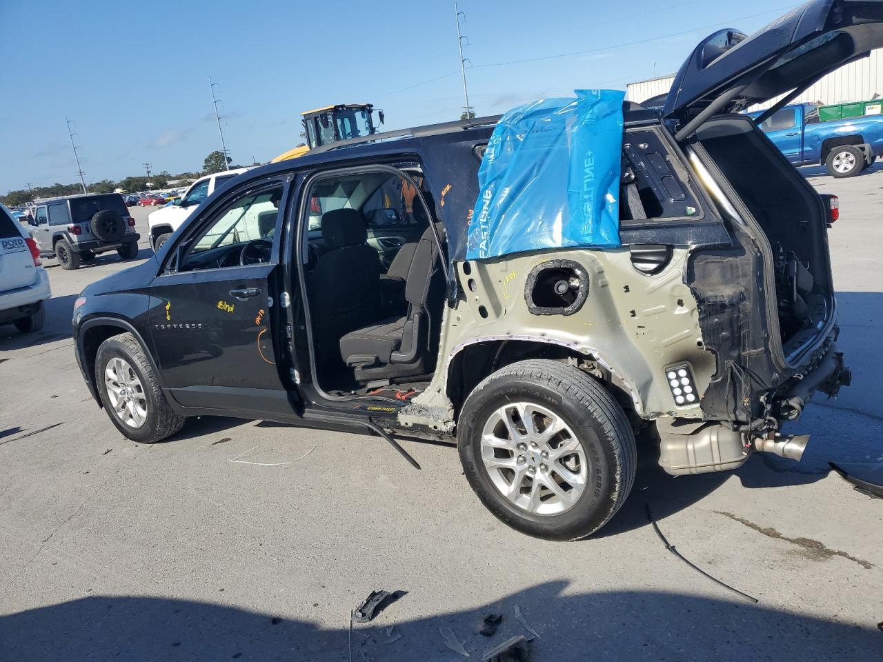 2020 Chevrolet Traverse - Image 2