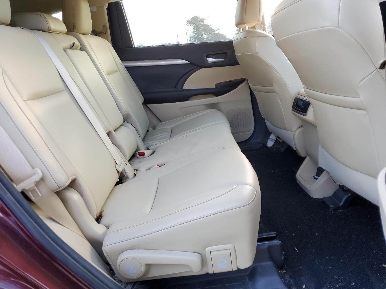 2017 Toyota Highlander - Image 12
