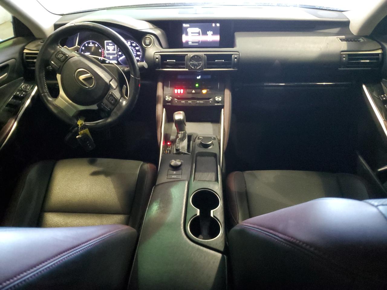 2017 Lexus IS - Image 8