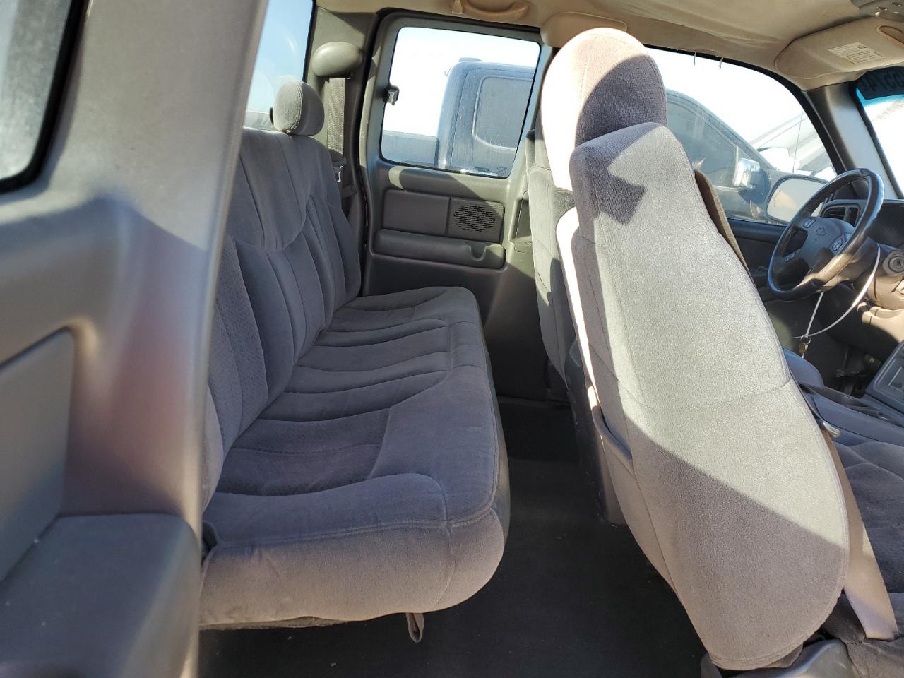 2004 Chevrolet Silverado - Image 10