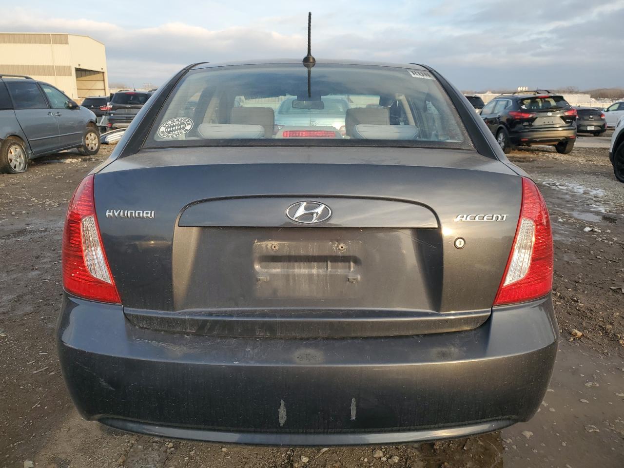 2010 Hyundai Accent - Image 6