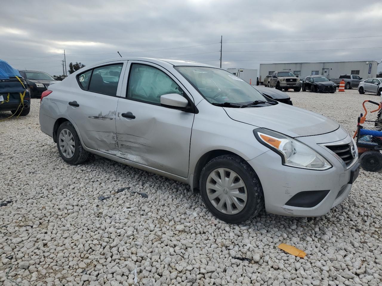 VIN 3N1CN7AP5HL899913 2017 NISSAN VERSA no.4