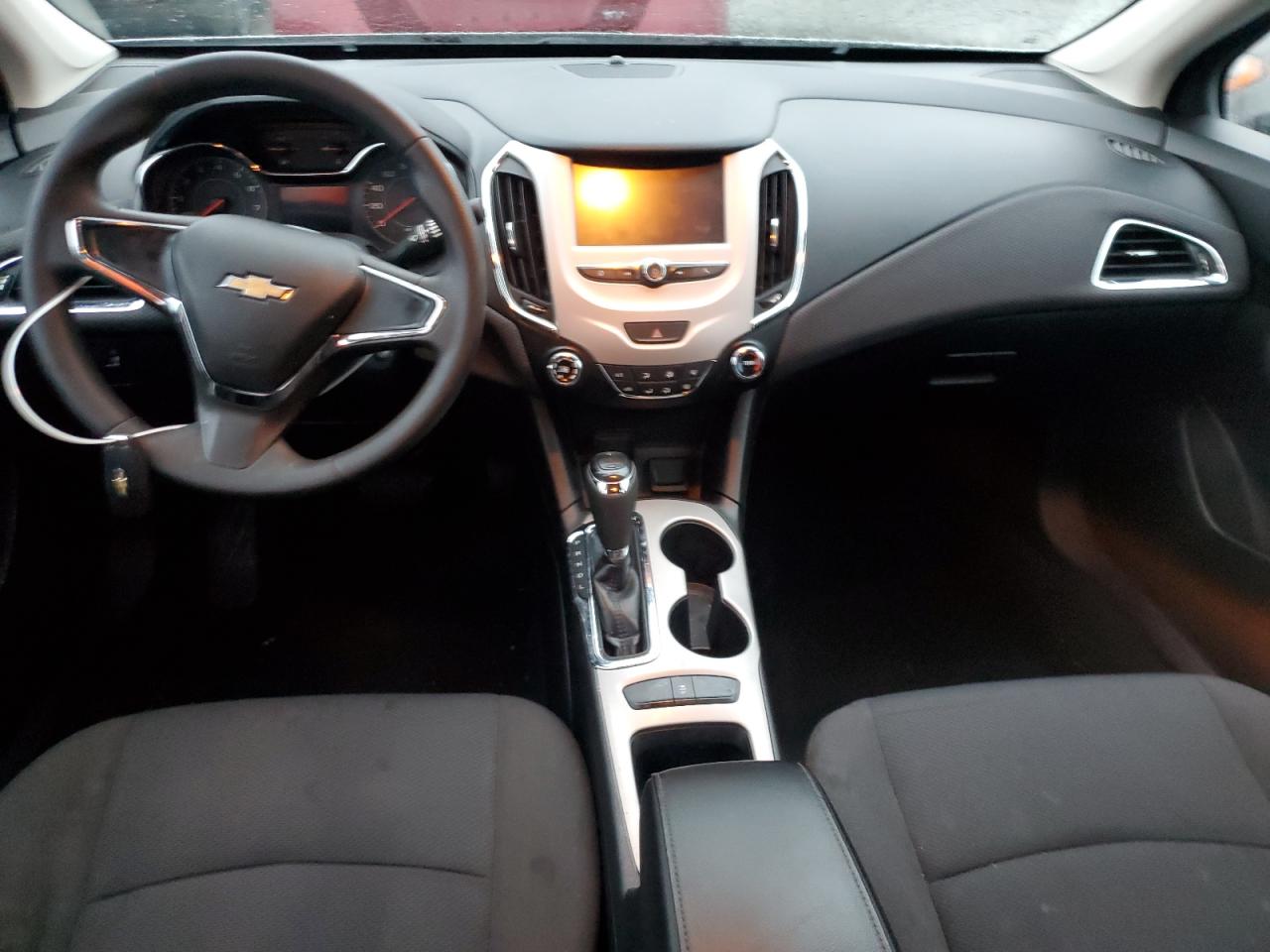 2018 Chevrolet Cruze - Image 8