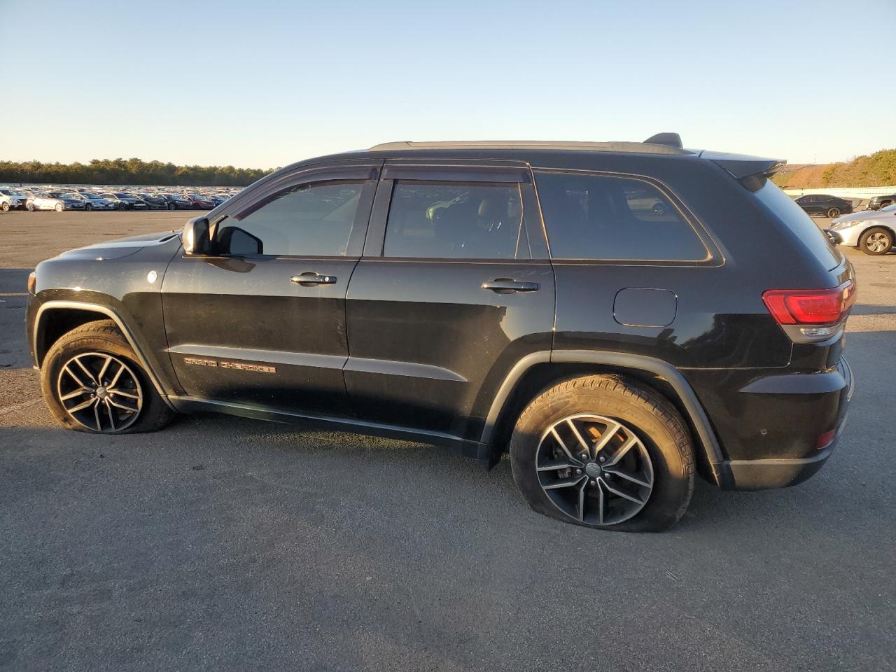 2017 Jeep Grand Cherokee - Image 2