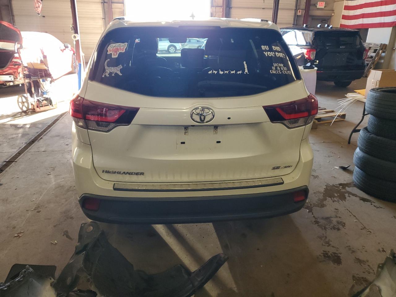 2019 Toyota Highlander - Image 6