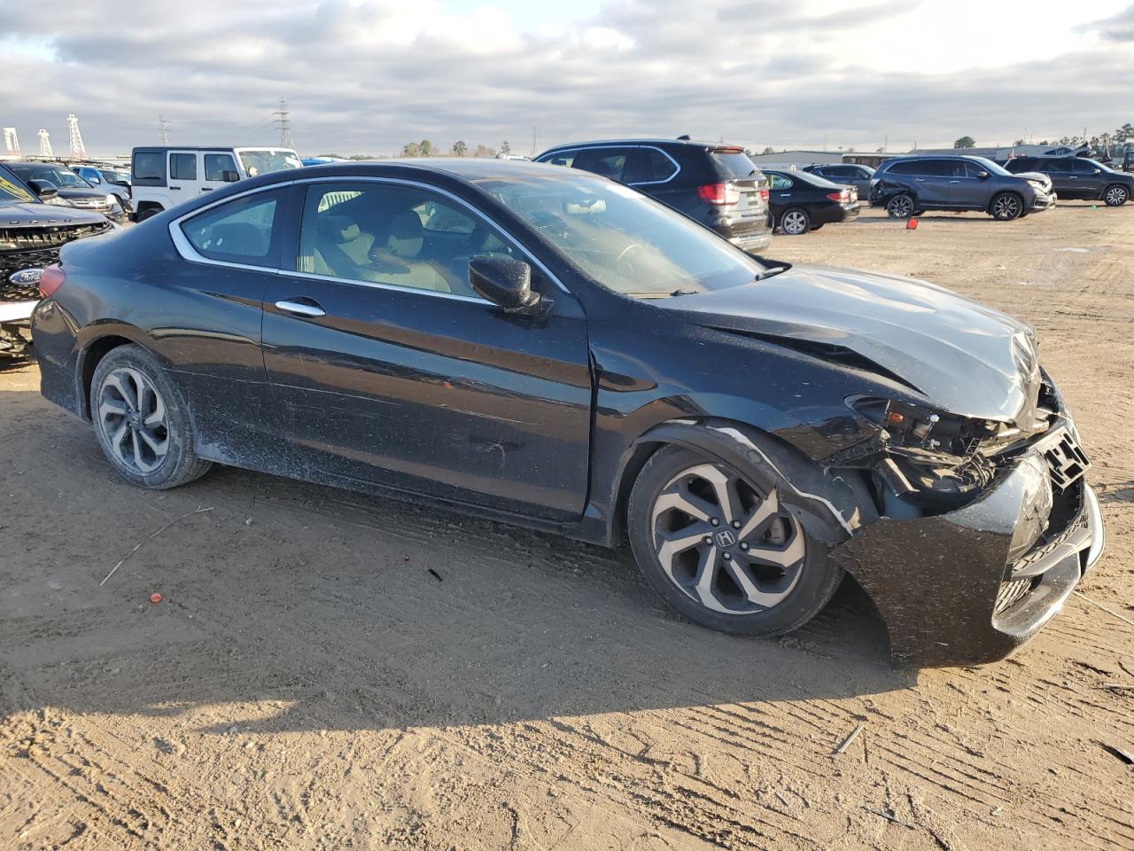 VIN 1HGCT1B31HA004504 2017 HONDA ACCORD no.4