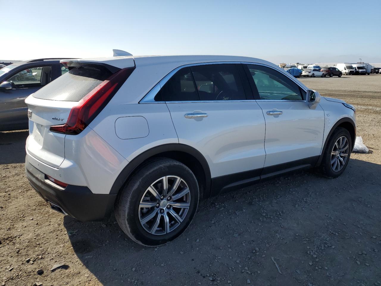 VIN 1GYAZAR41KF189614 2019 CADILLAC XT4 no.3