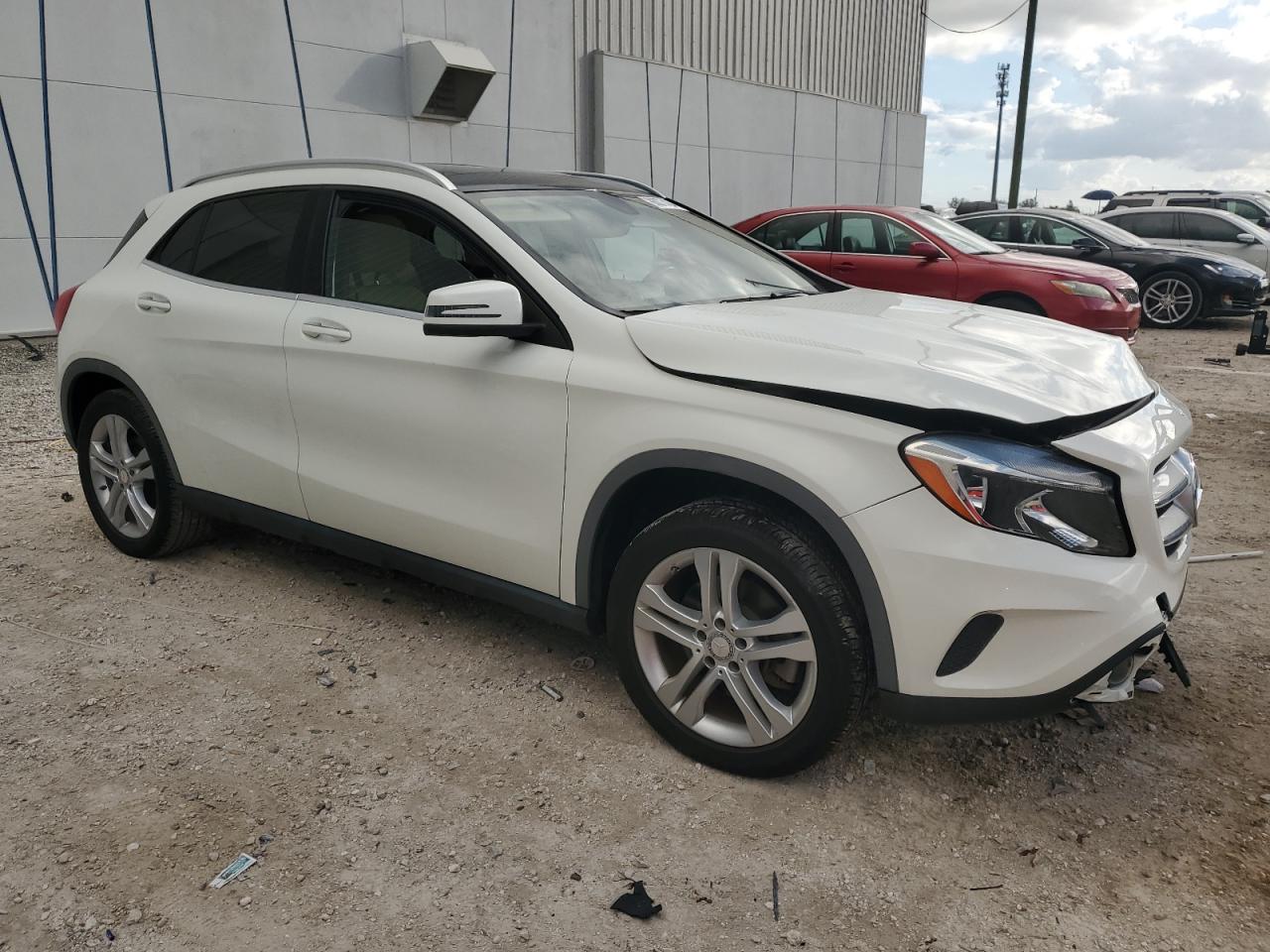 VIN WDCTG4EB0FJ181611 2015 MERCEDES-BENZ GLA-CLASS no.4