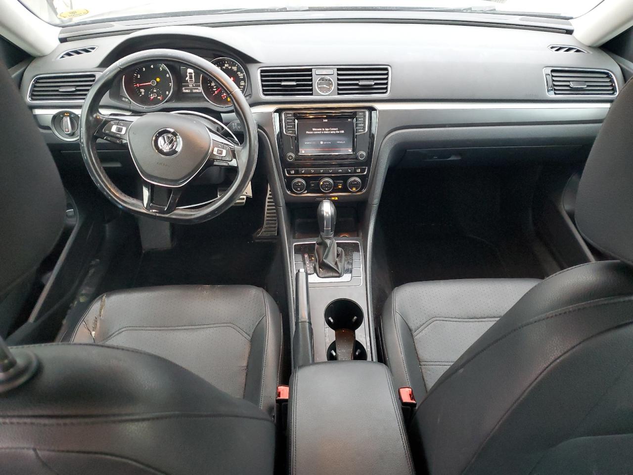 2017 Volkswagen Passat - Image 8