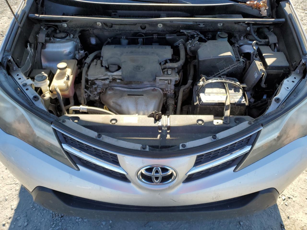 VIN JTMBFREV7FD138023 2015 TOYOTA RAV4 no.12