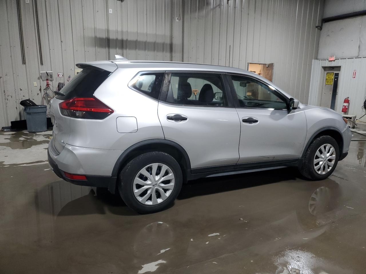 2017 Nissan Rogue - Image 3
