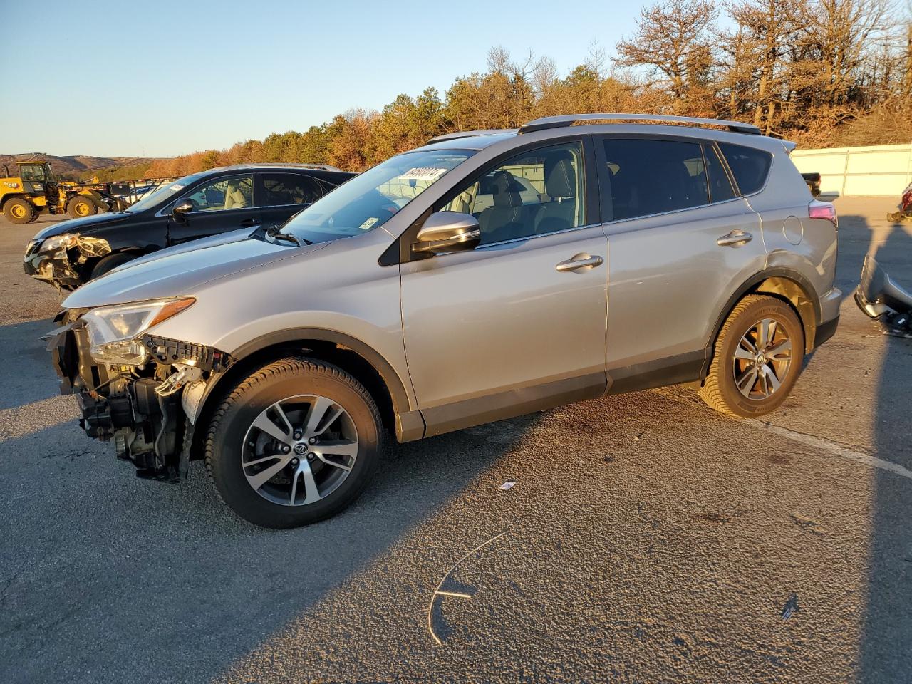 VIN 2T3RFREV3GW413731 2016 TOYOTA RAV4 no.1