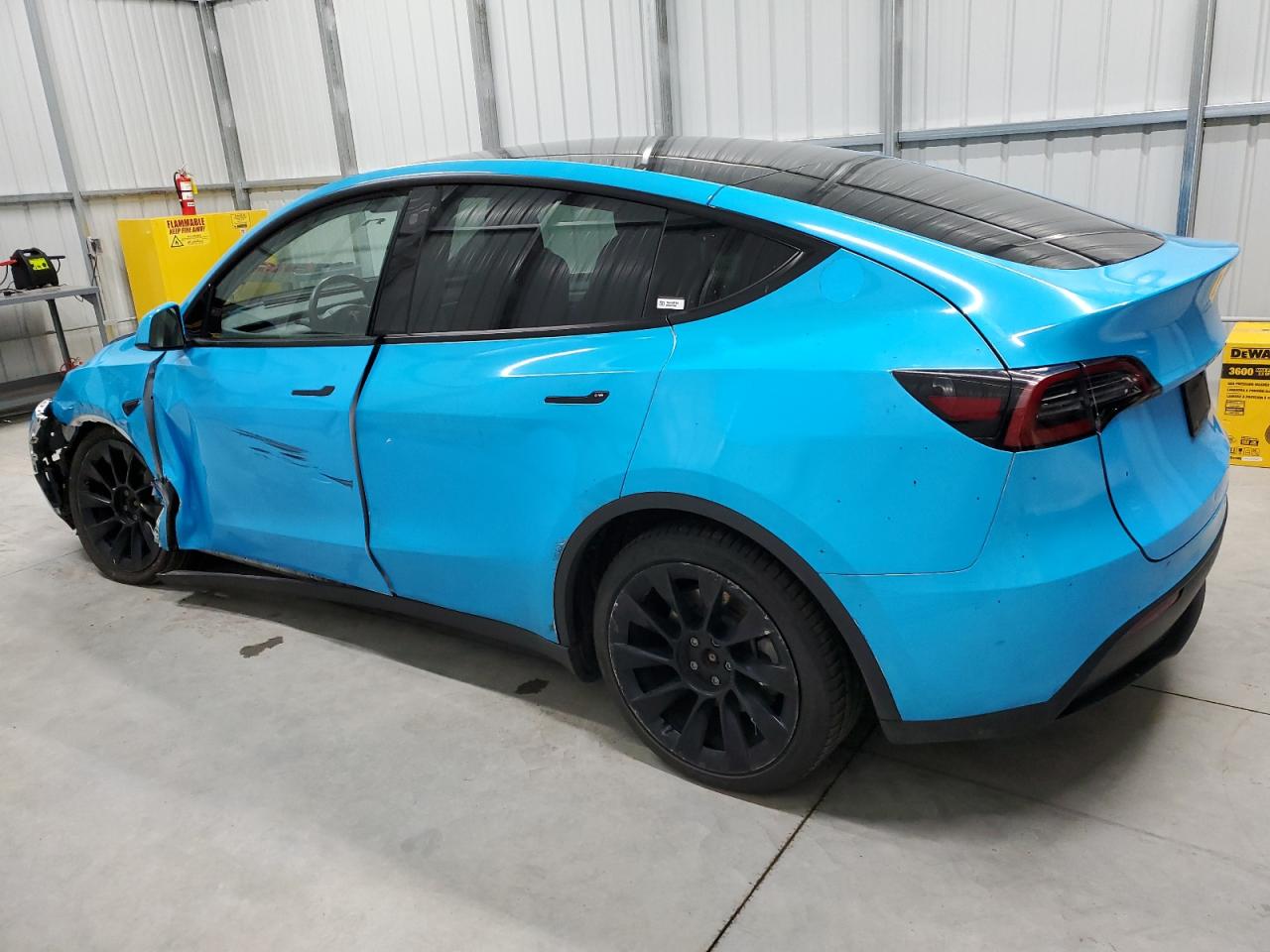 VIN 7SAYGAEE2NF361895 2022 TESLA MODEL Y no.2