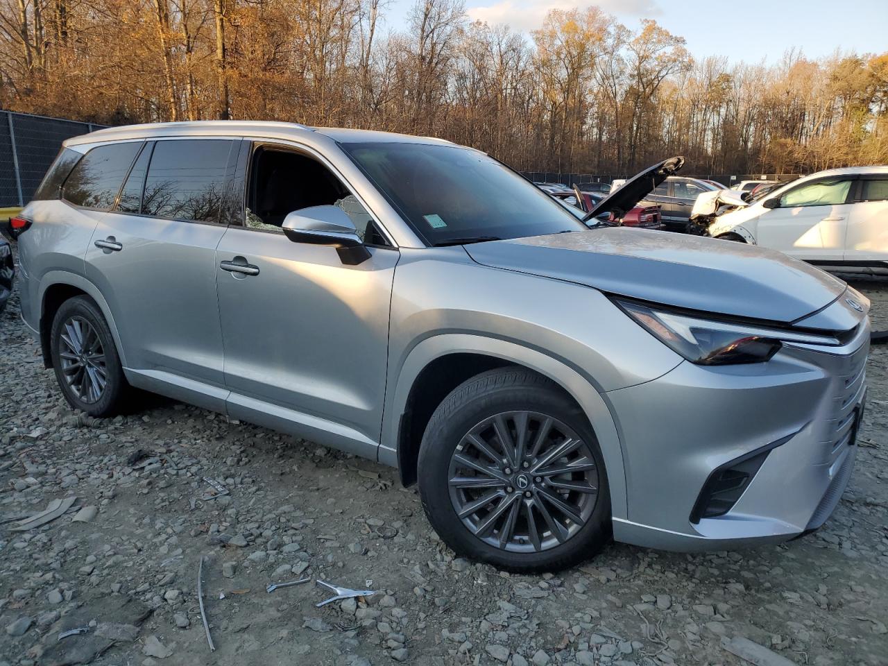 2024 Lexus TX - Image 4