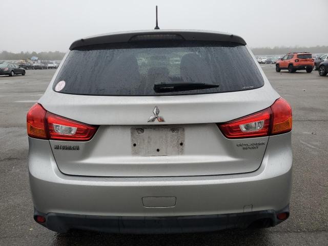  MITSUBISHI OUTLANDER 2015 Srebrny