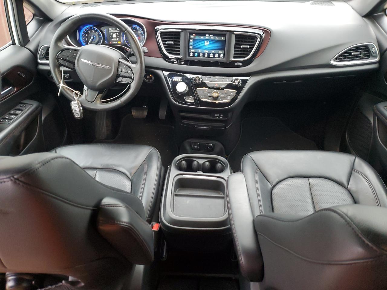 2020 Chrysler Pacifica Touring L VIN: 2C4RC1BG5LR106243 Lot: 82906684