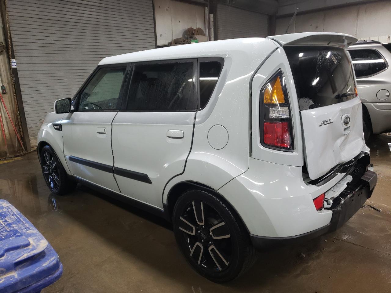 2010 Kia Soul + VIN: KNDJT2A28A7175094 Lot: 84760864