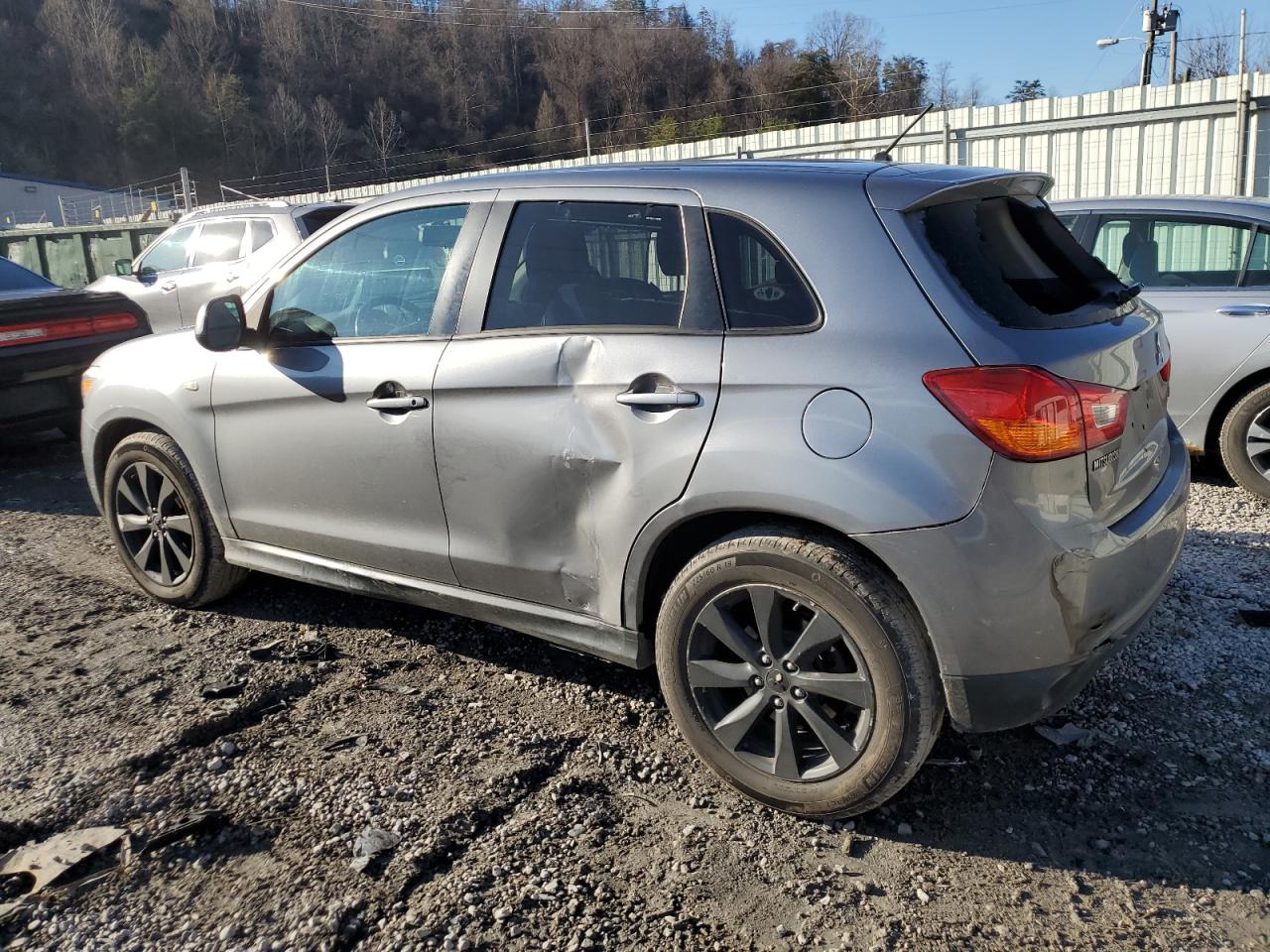 2015 Mitsubishi Outlander - Image 2
