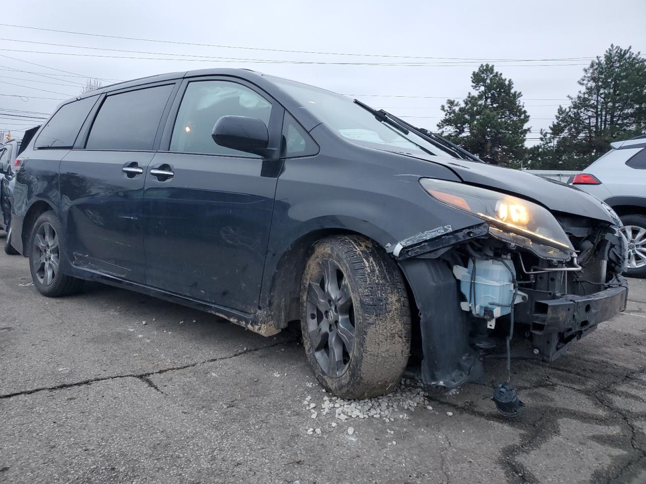 VIN 5TDXK3DC0FS653464 2015 TOYOTA SIENNA no.4