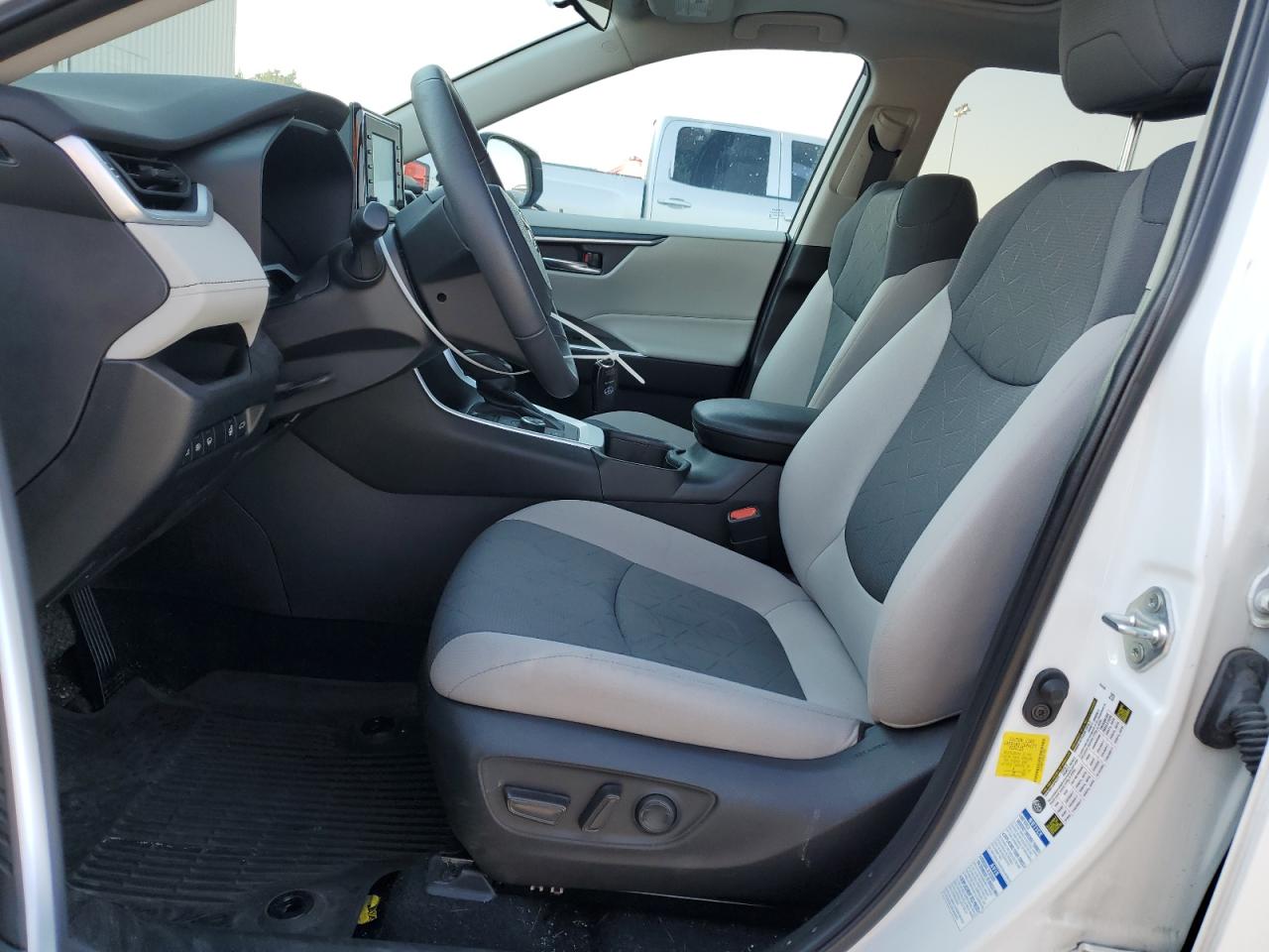 2022 Toyota RAV 4 - Image 7
