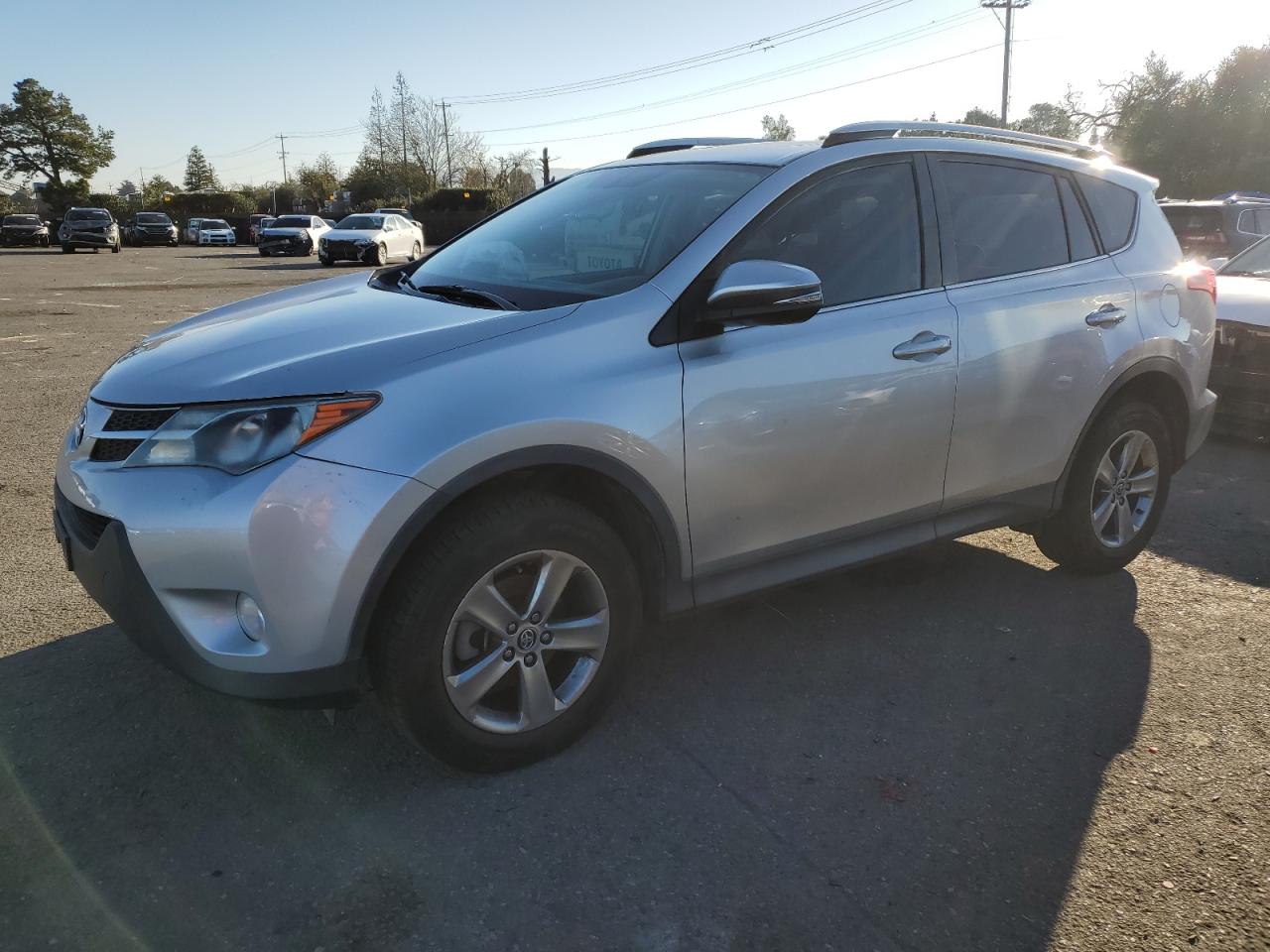 VIN 2T3RFREV0FW305517 2015 TOYOTA RAV4 no.1