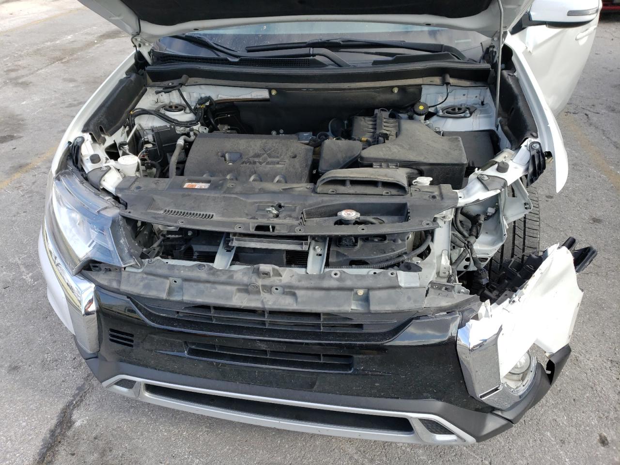 2020 Mitsubishi Outlander - Image 12