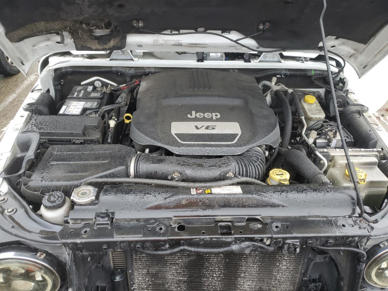 2015 Jeep Wrangler - Image 12