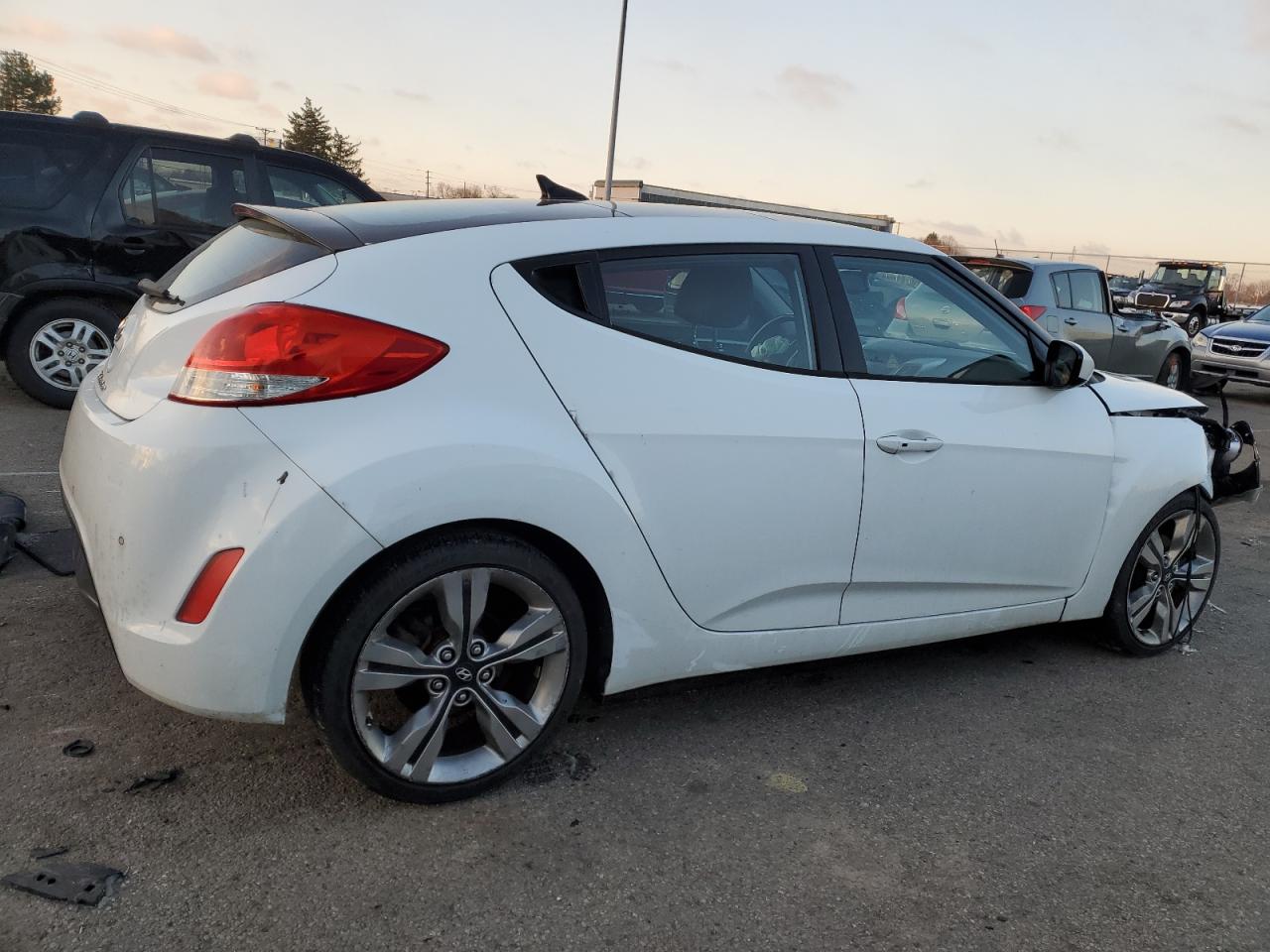 VIN KMHTC6AD6FU237811 2015 HYUNDAI VELOSTER no.3