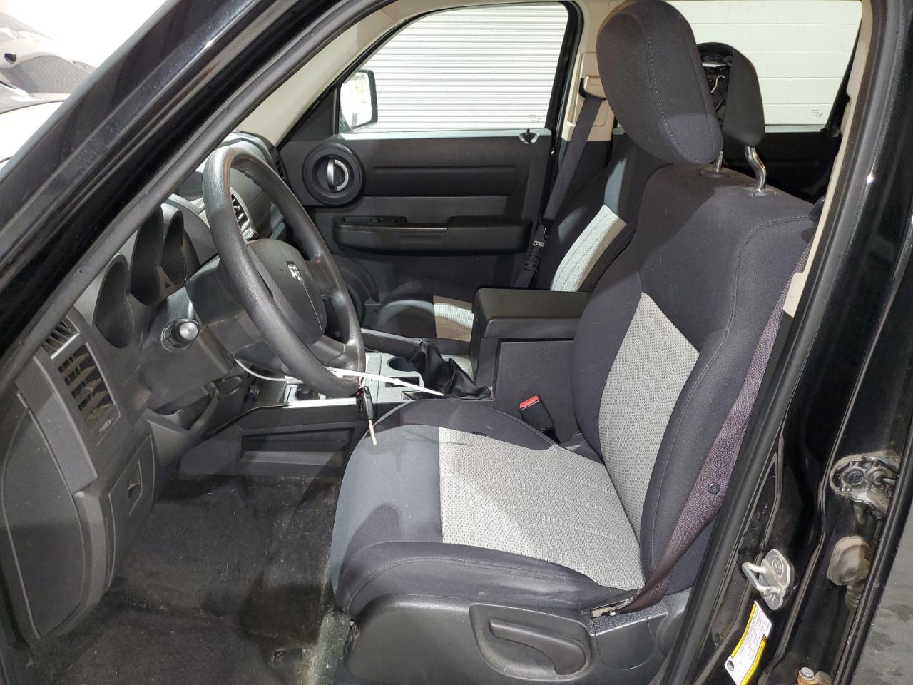 2010 Dodge Nitro - Image 7