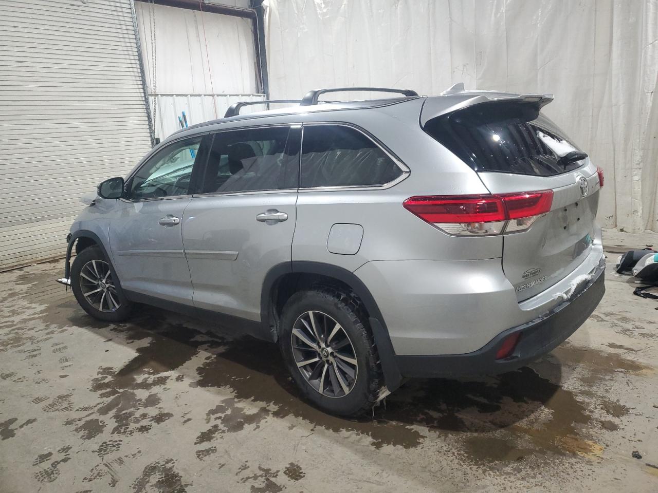 2019 Toyota Highlander - Image 2