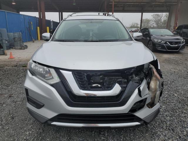  NISSAN ROGUE 2017 Srebrny