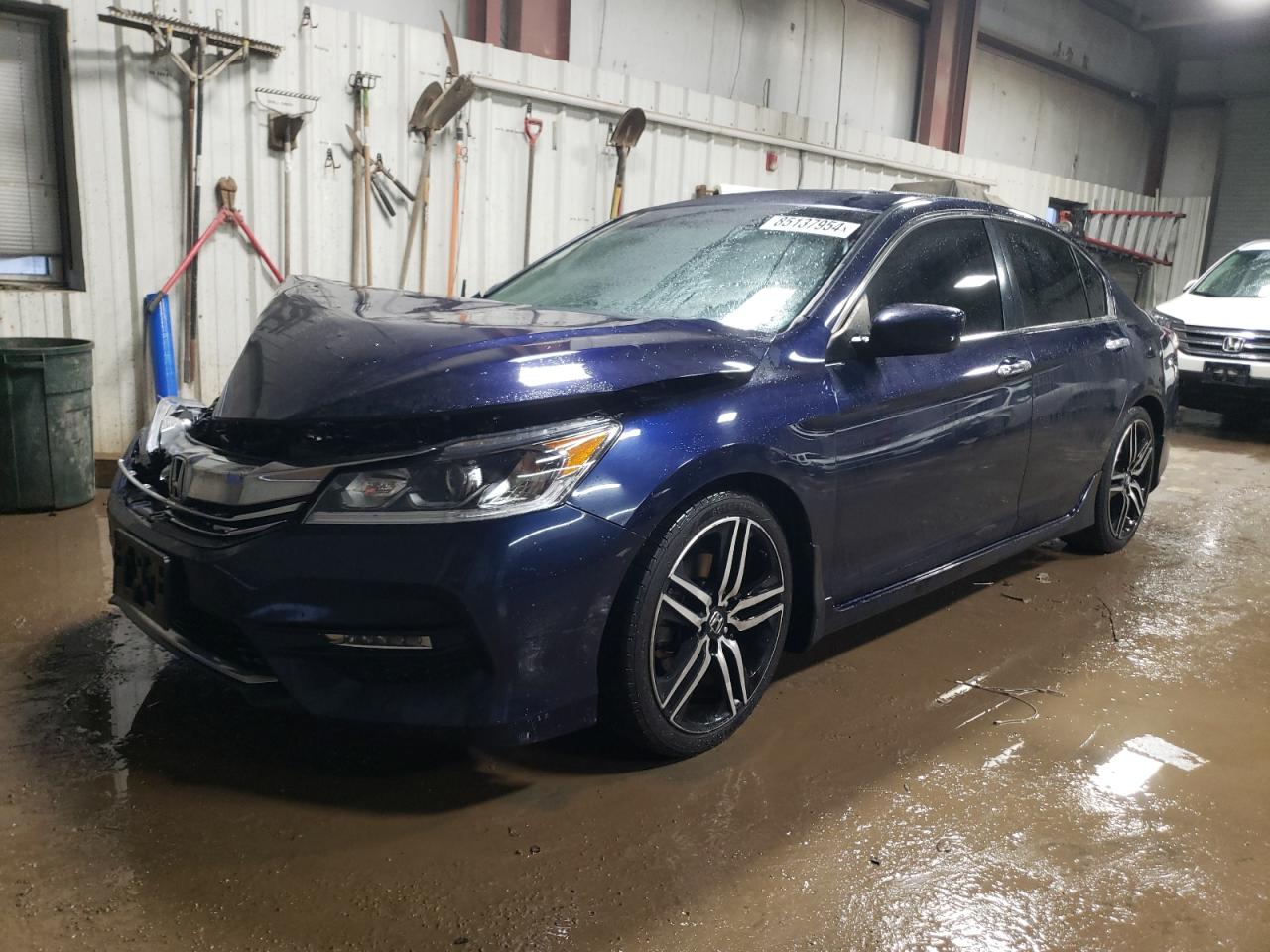 1HGCR2F15HA000565 2017 HONDA ACCORD - Image 1