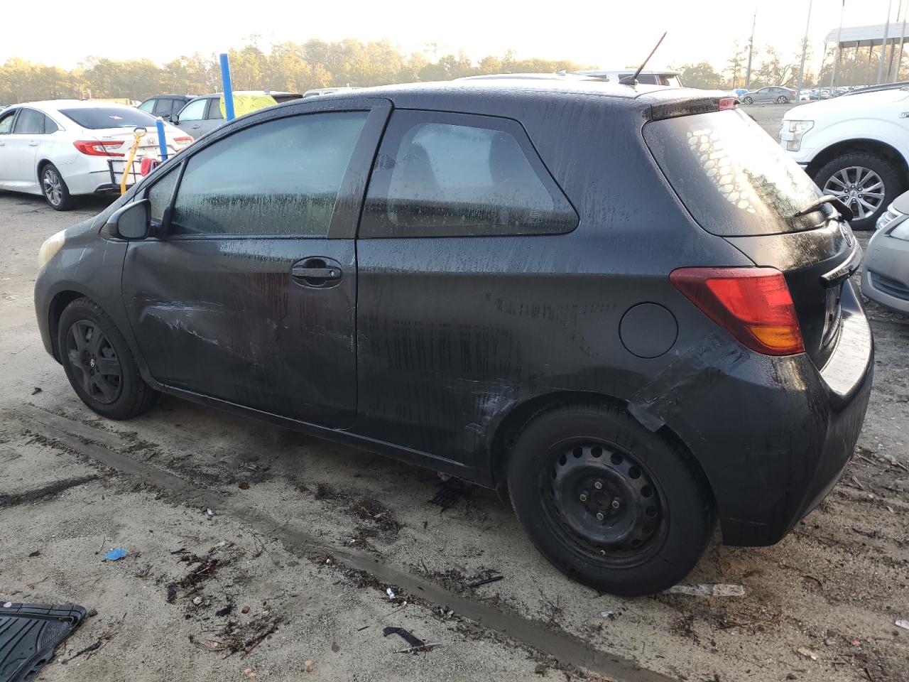 2015 Toyota Yaris - Image 2