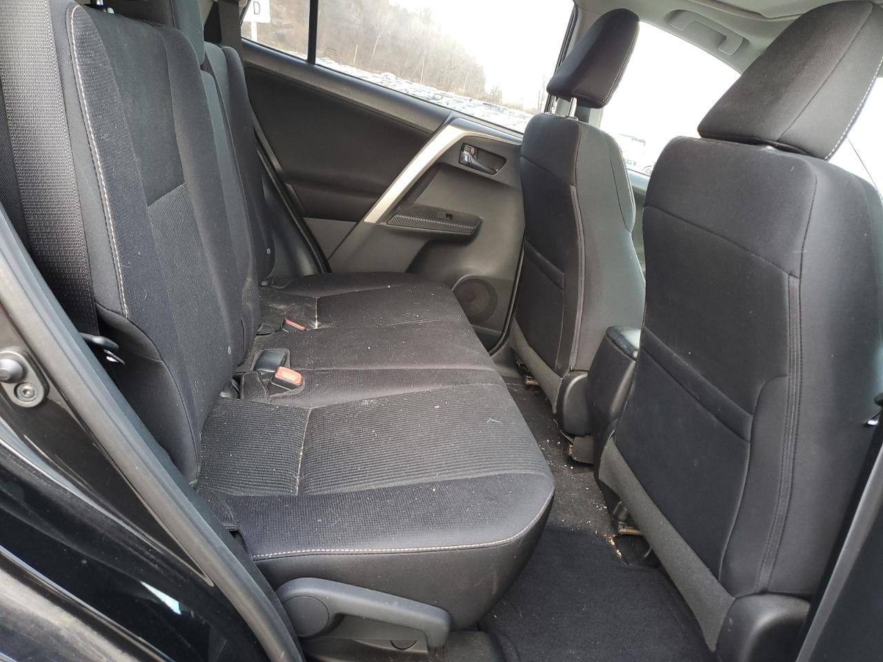 2015 Toyota RAV 4 - Image 11