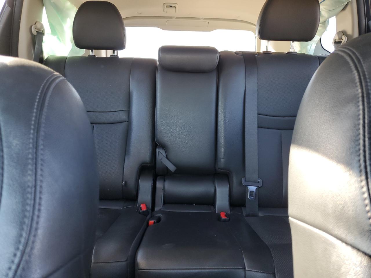 2015 Nissan Rogue - Image 10