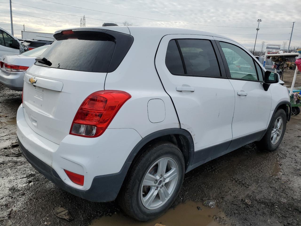 VIN 3GNCJKSBXKL357235 2019 CHEVROLET TRAX no.3