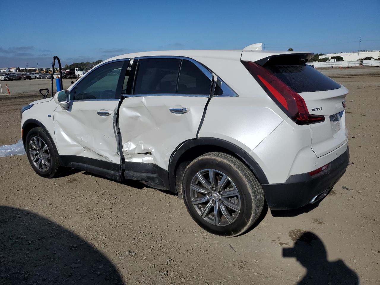 VIN 1GYAZAR41KF189614 2019 CADILLAC XT4 no.2