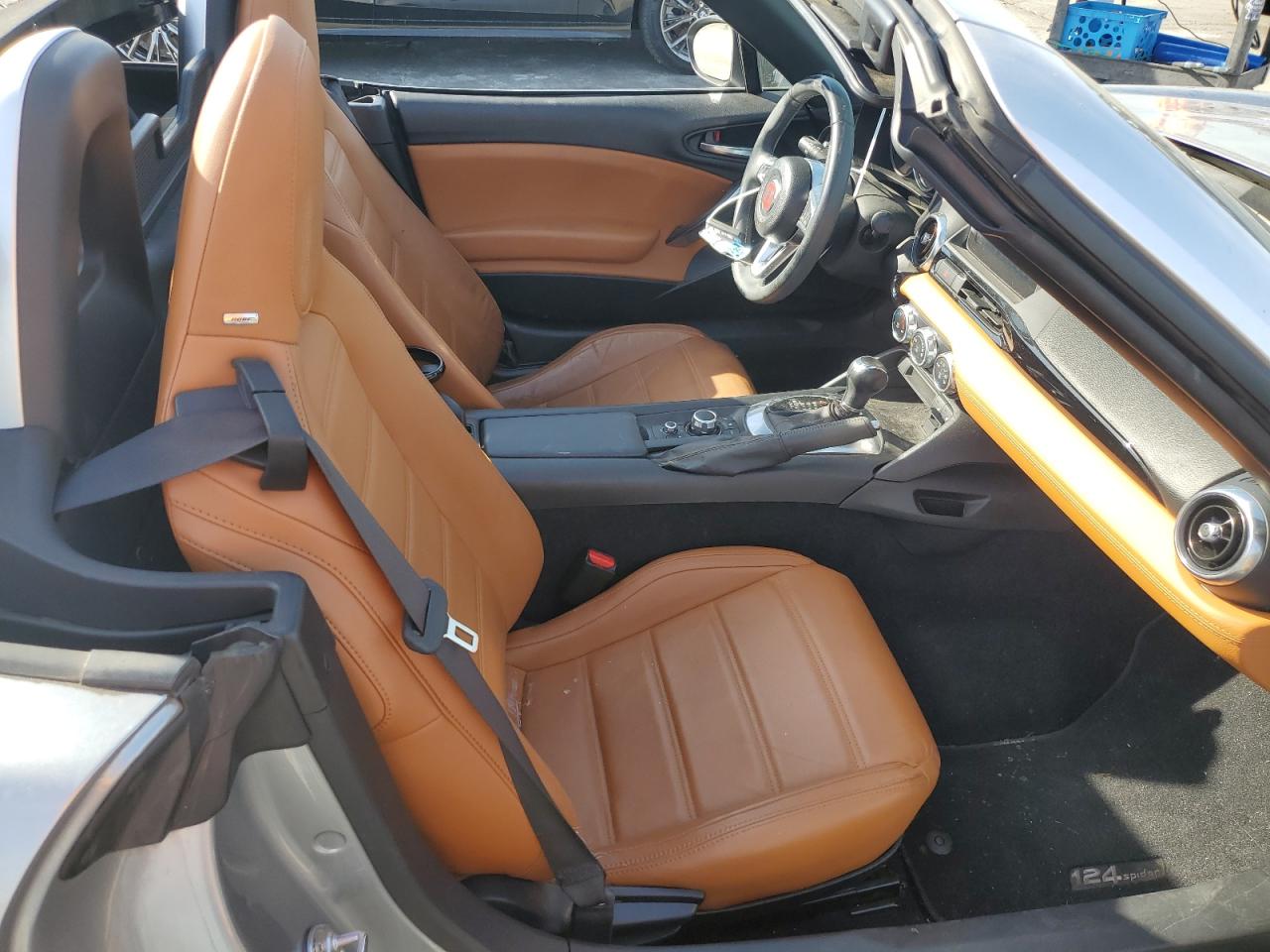 2017 Fiat 124 Spider - Image 10