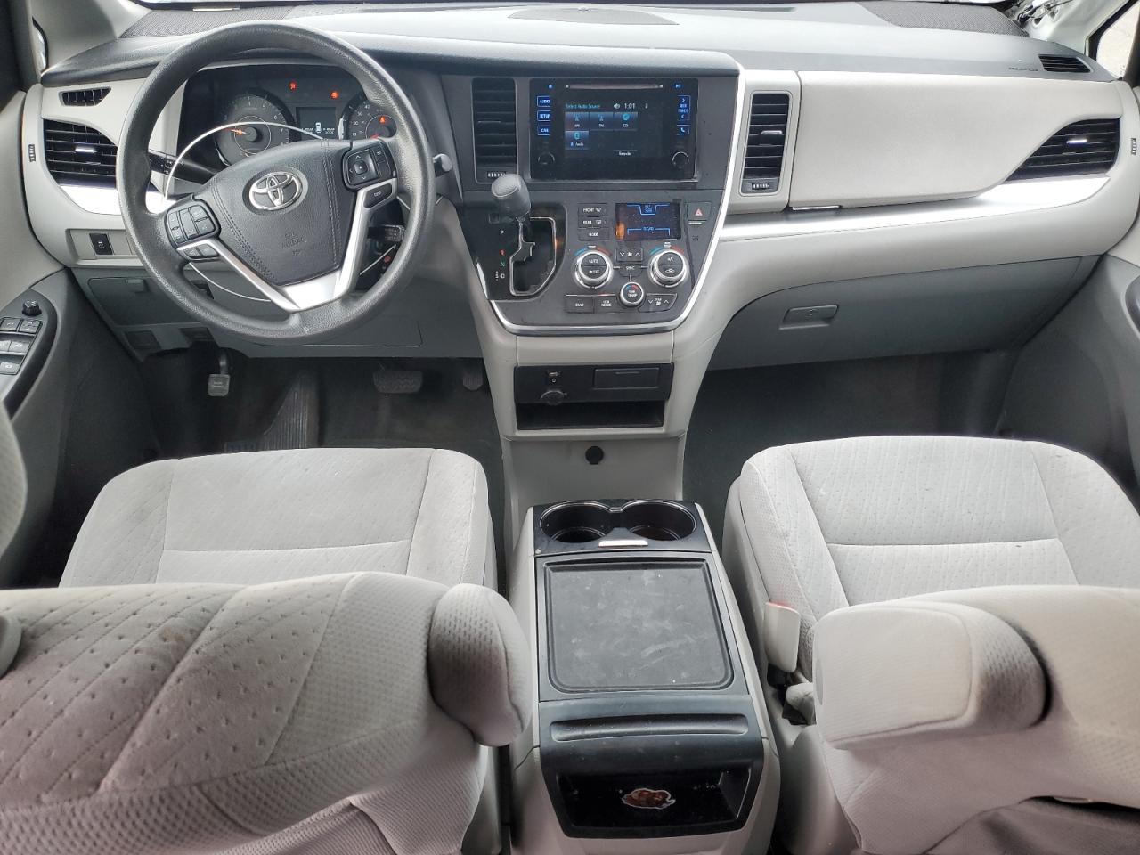 2016 Toyota Sienna - Image 8