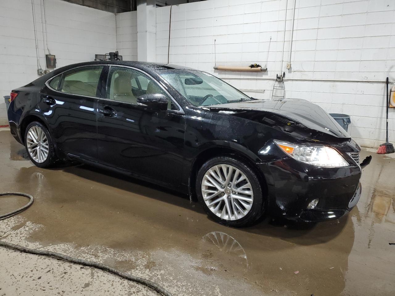 2014 Lexus ES - Image 4