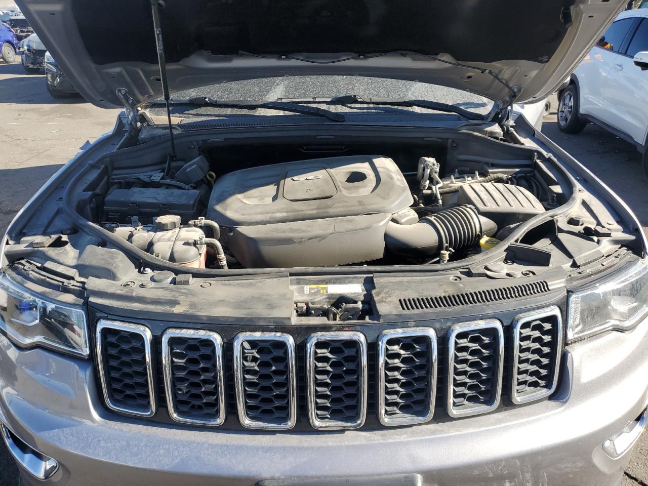 2017 Jeep Grand Cherokee - Image 12