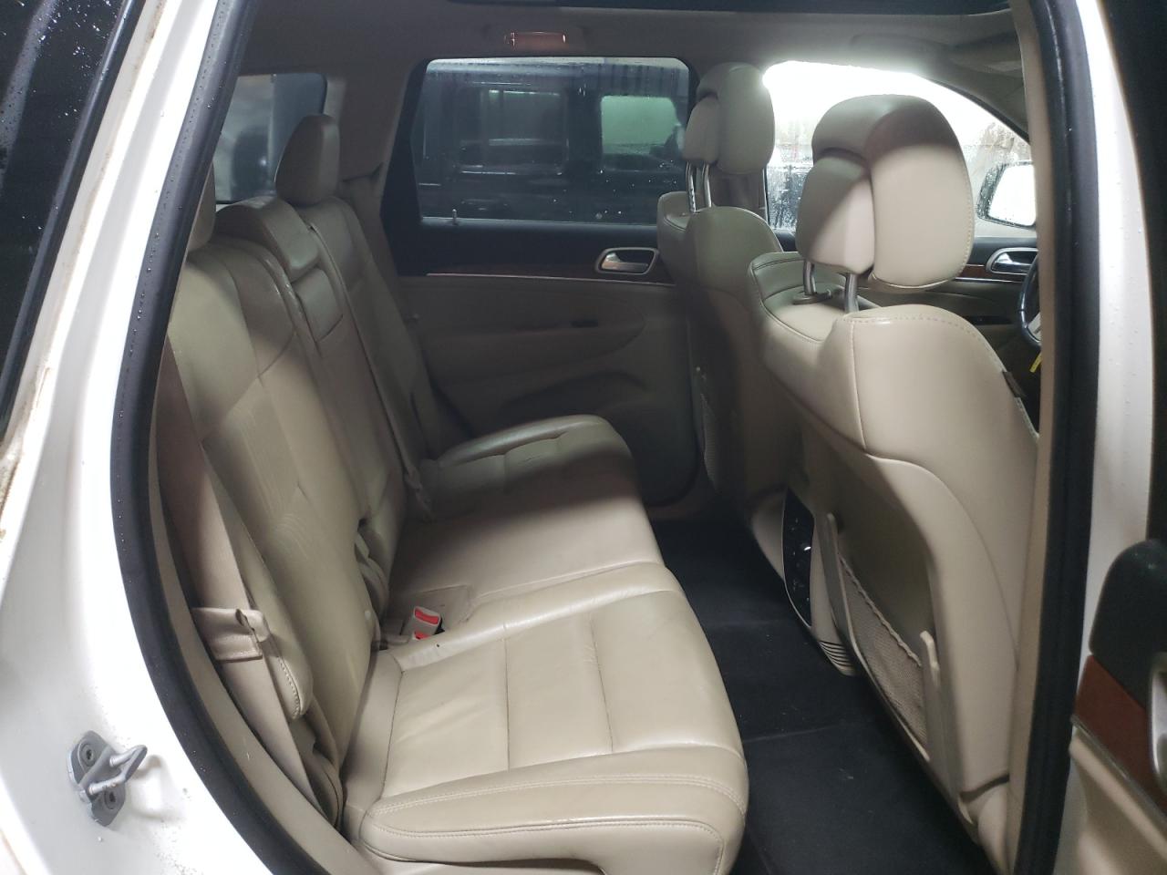 2011 Jeep Grand Cherokee - Image 10