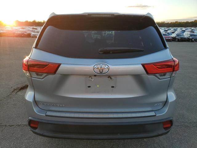  TOYOTA HIGHLANDER 2018 Silver