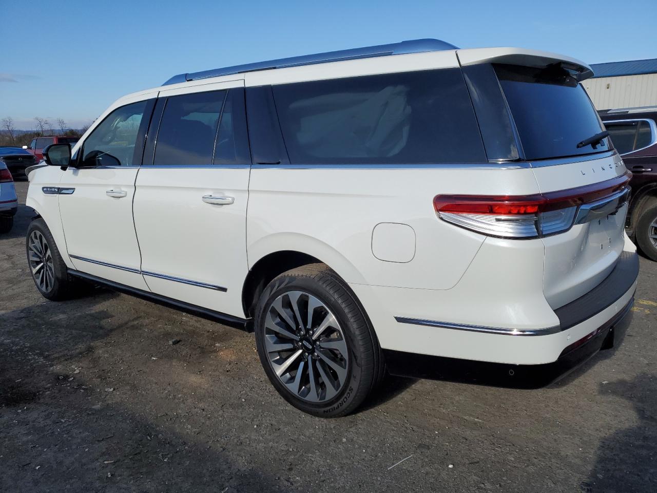 2023 Lincoln Navigator - Image 2
