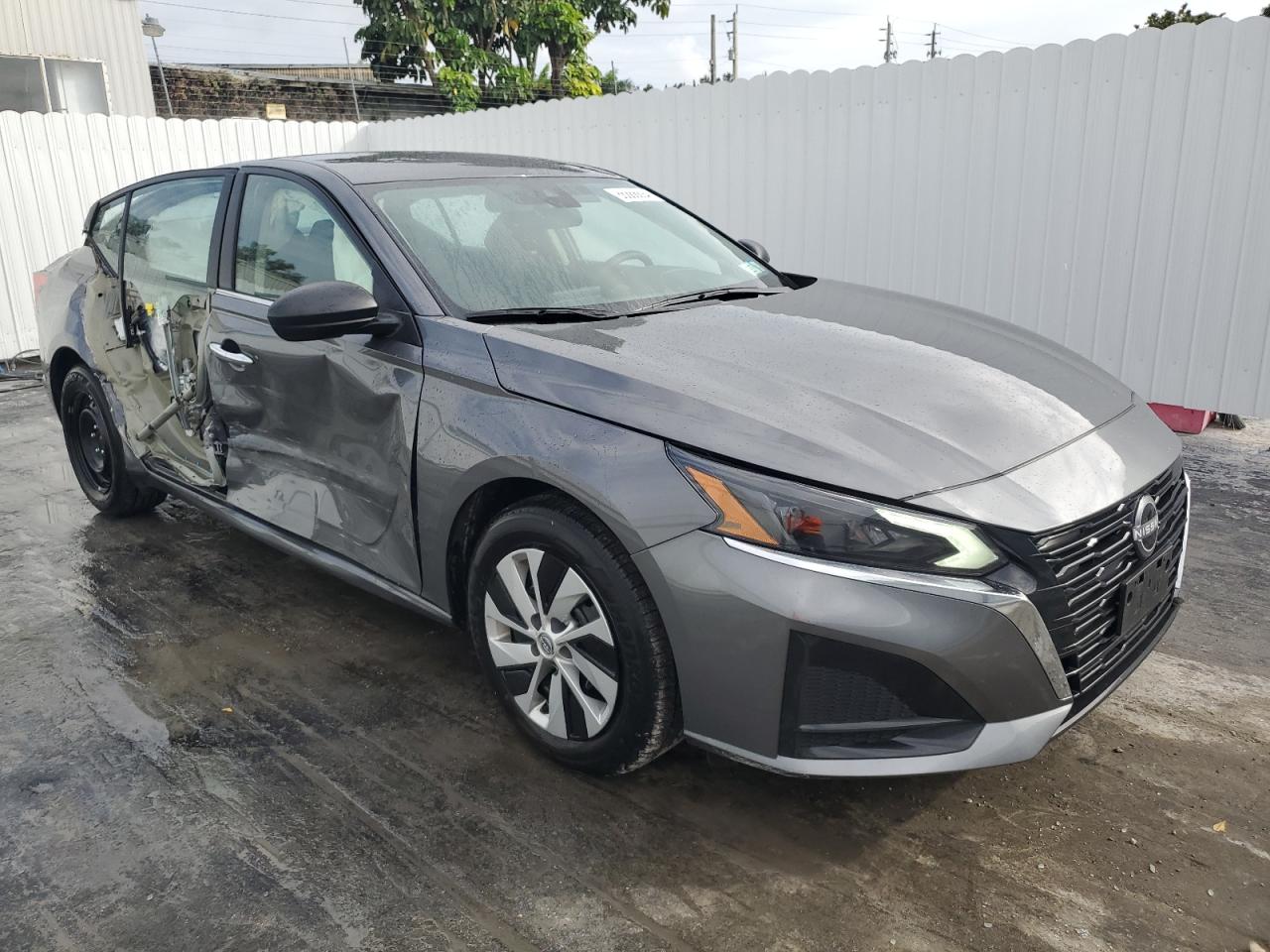 2024 Nissan Altima - Image 4