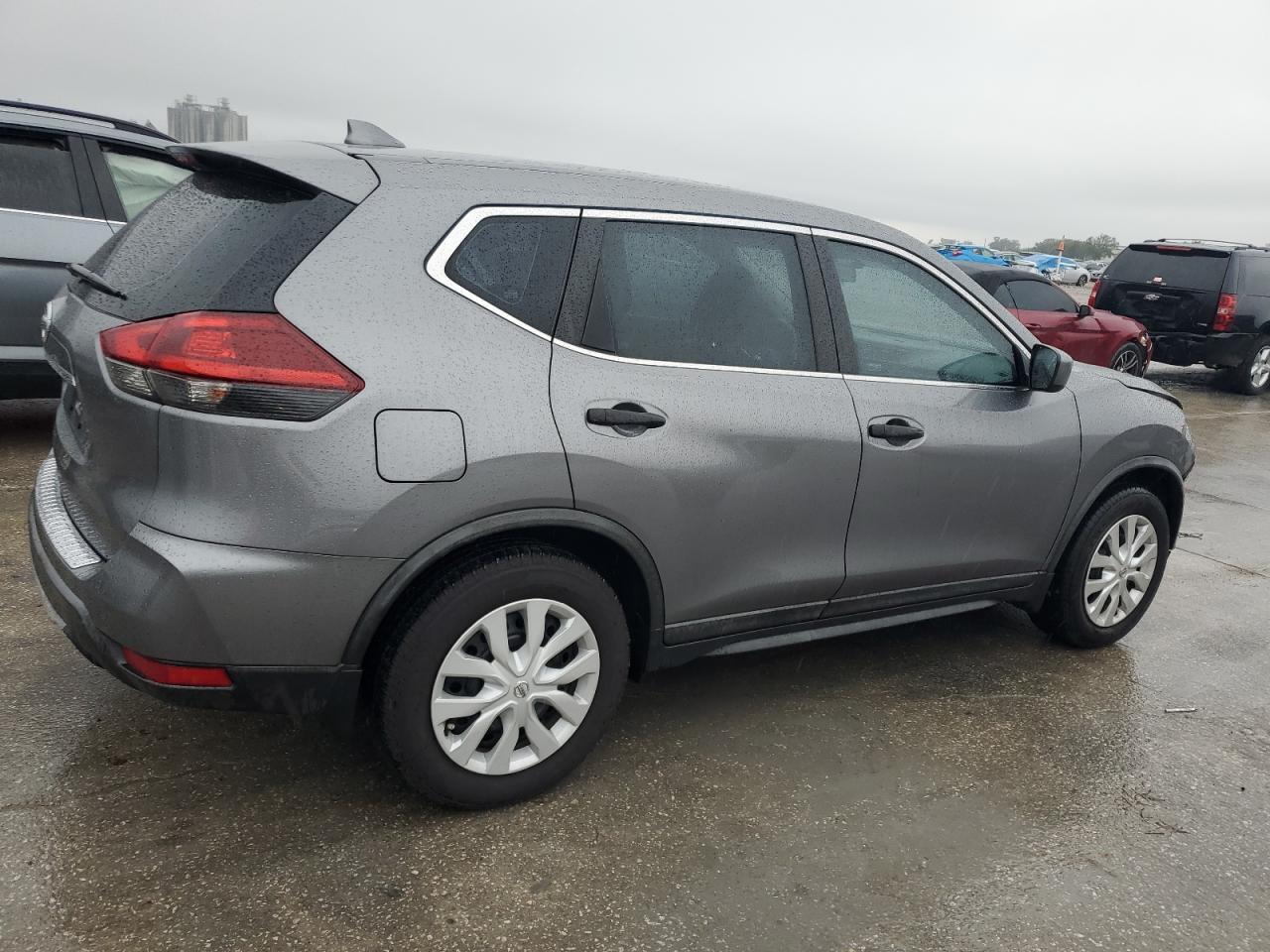 VIN KNMAT2MT0JP561822 2018 NISSAN ROGUE no.3