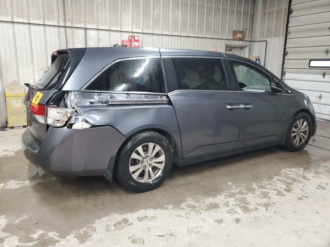 VIN 5FNRL5H35GB113562 2016 HONDA ODYSSEY no.3