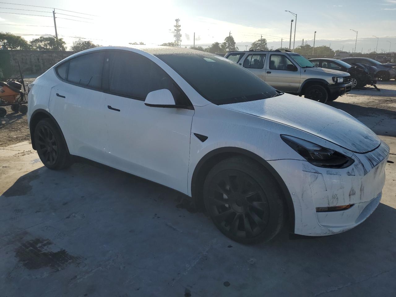 VIN 7SAYGAEE2NF548618 2022 TESLA MODEL Y no.4